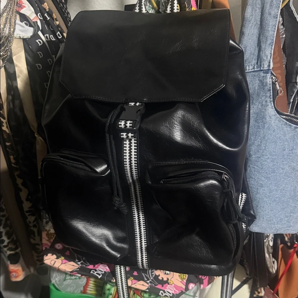 Universal Thread Black‎ Backpack - Picture 2 of 5